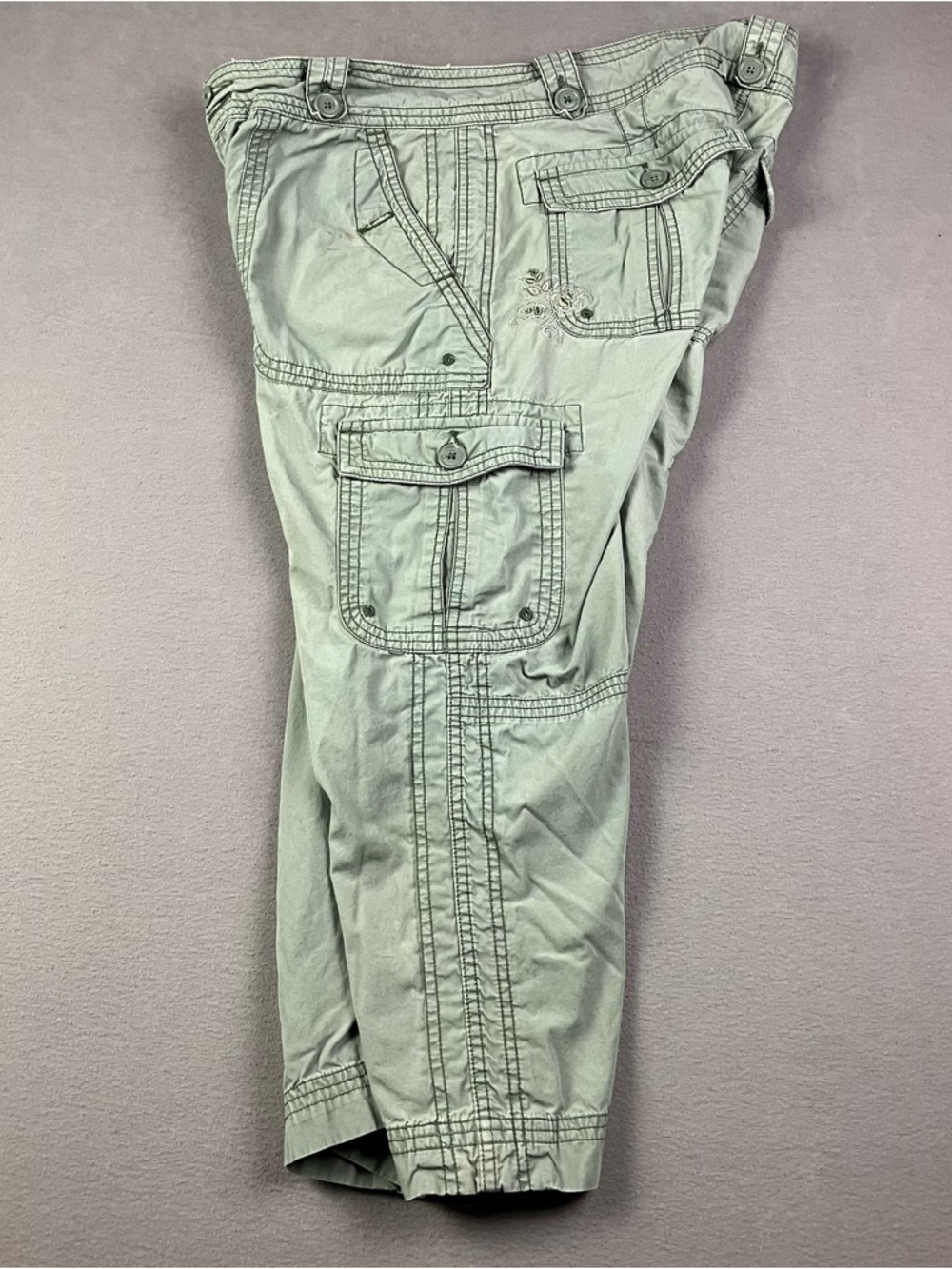 Y2K Aeropostale Women’s Cargo Capri Pants Size 11/12? Green Embroidered Flowers - Picture 4 of 14